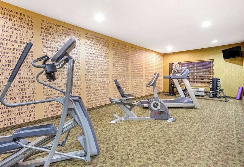 Отель La Quinta By Wyndham Dickinson