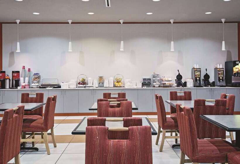 هتل La Quinta By Wyndham Harrisburg Hershey