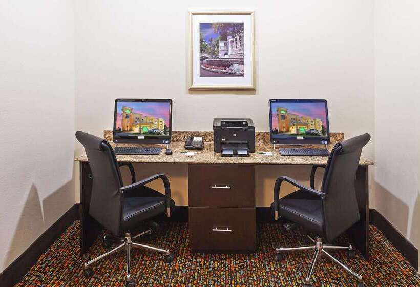 酒店 La Quinta By Wyndham Pearsall