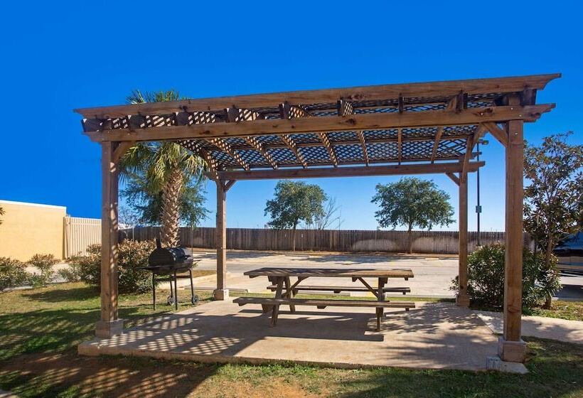 酒店 La Quinta By Wyndham Pearsall