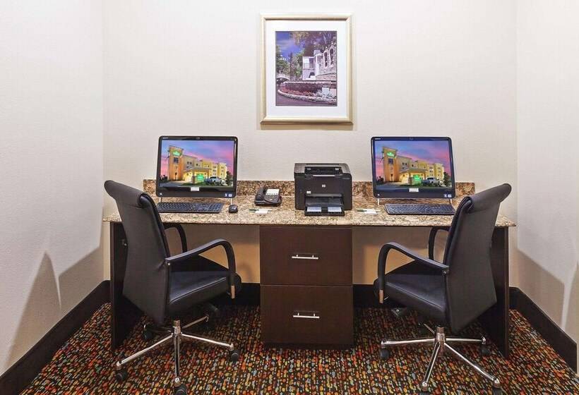 בית מלון כפרי La Quinta By Wyndham Pearsall