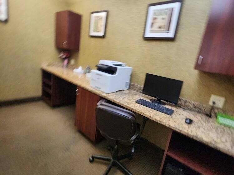 酒店 Highland Suites Extended Stay