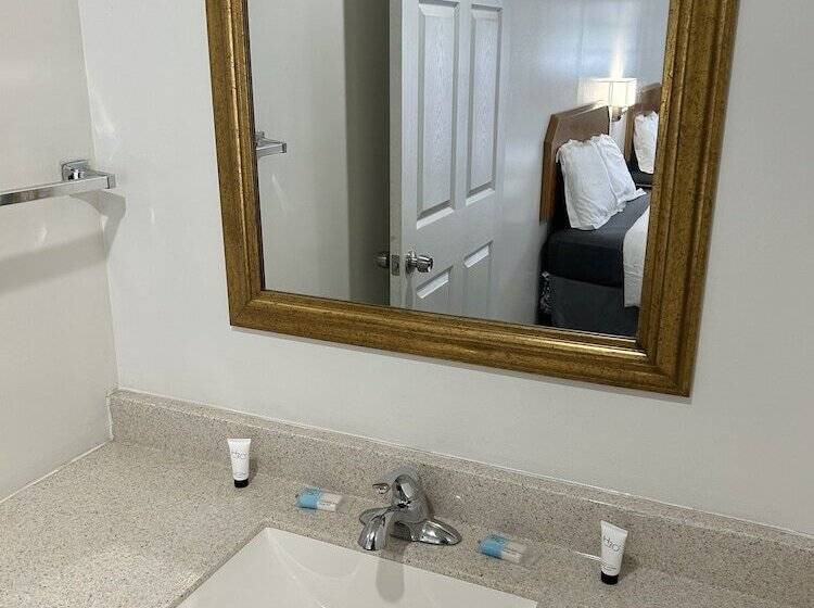 בית מלון כפרי Lake View Inn