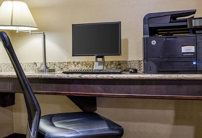 Отель Mainstay Suites Bismarck