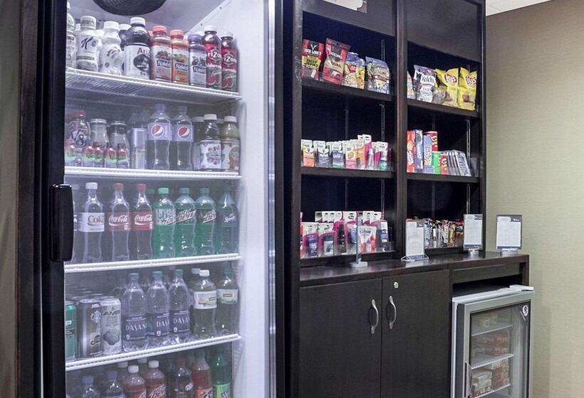 Отель Mainstay Suites Bismarck