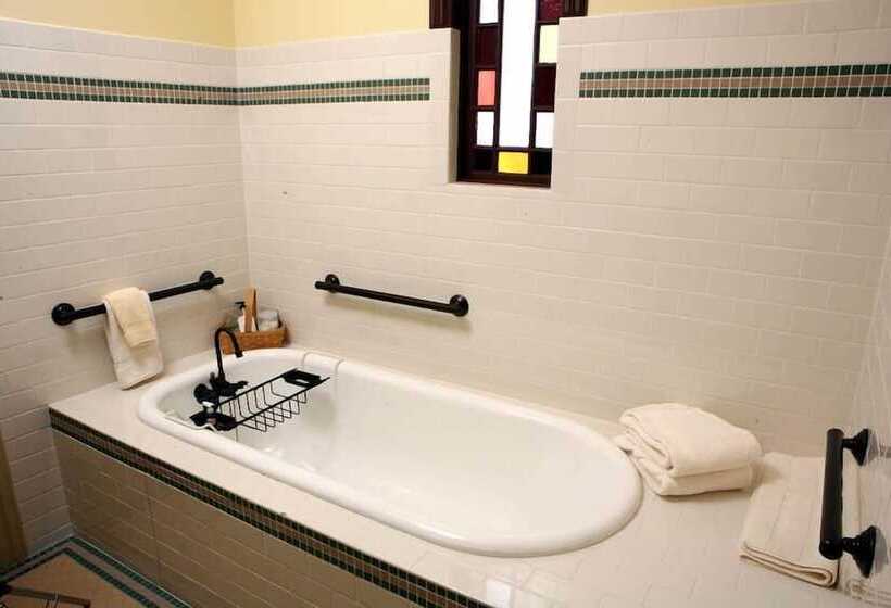 فندق Martin & Mason