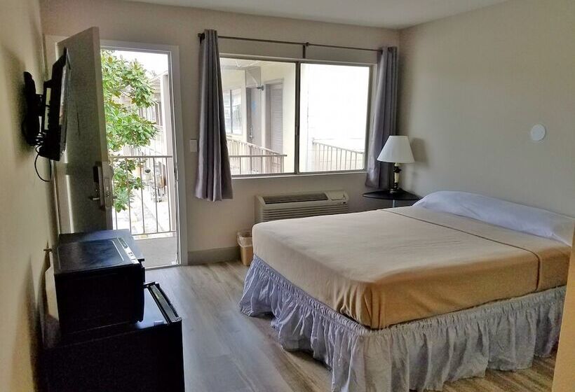 Отель Merit Inn And Suites