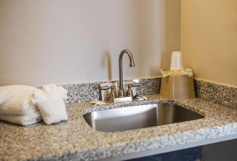 Отель Merit Inn And Suites