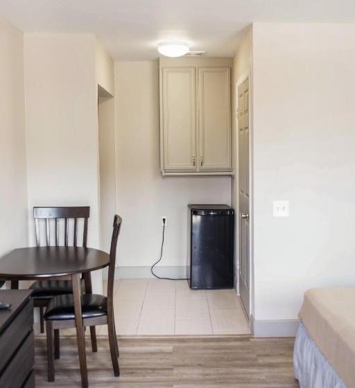 Отель Merit Inn And Suites