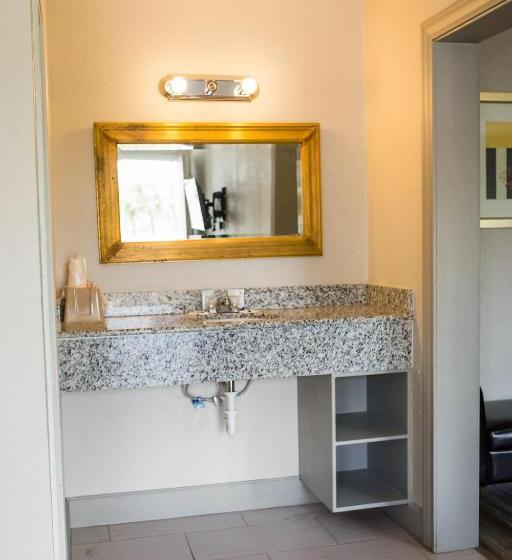 Отель Merit Inn And Suites