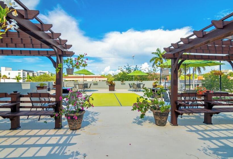 호텔 Naples Park Central