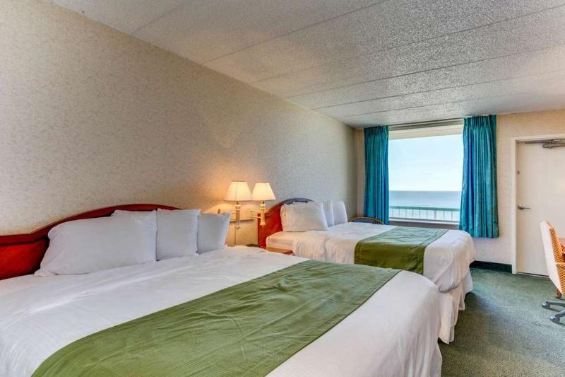 Отель Moxy Virginia Beach Oceanfront