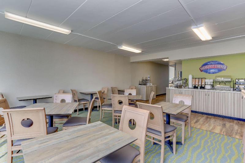 Отель Moxy Virginia Beach Oceanfront