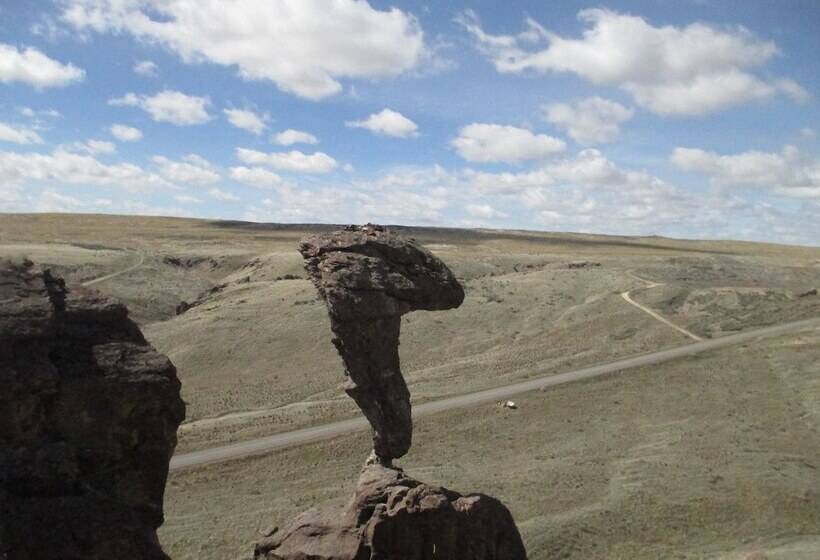 فندق Oregon Trail Inn