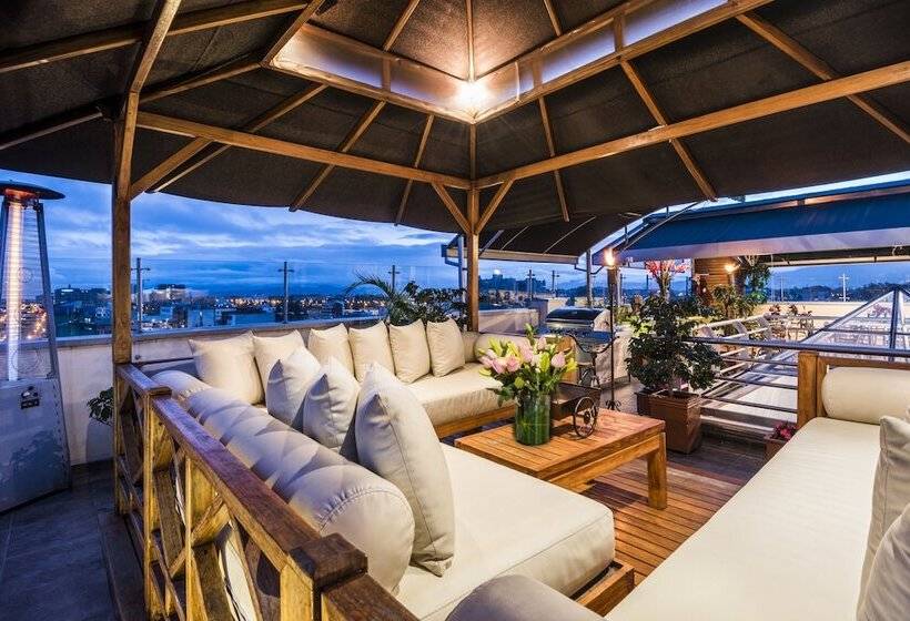 Отель Platinum Suite