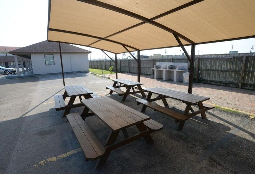 호텔 Port Isla Inn