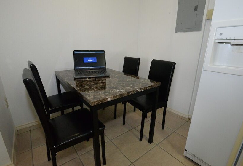 호텔 Port Isla Inn