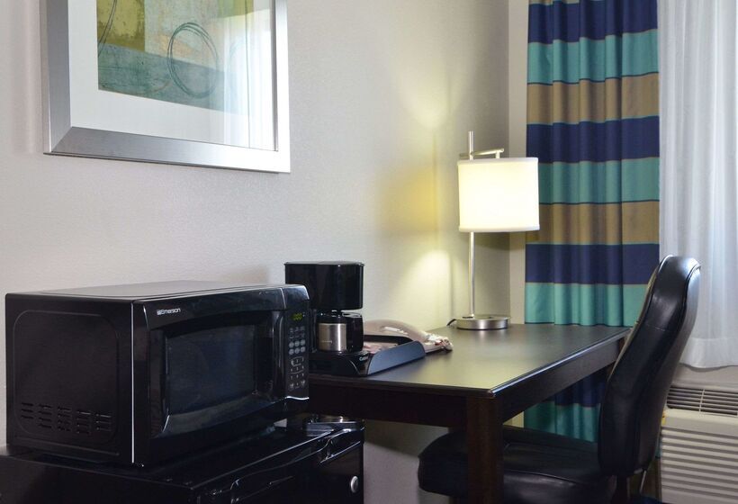 Отель Quality Inn & Suites Kenedy  Karnes City