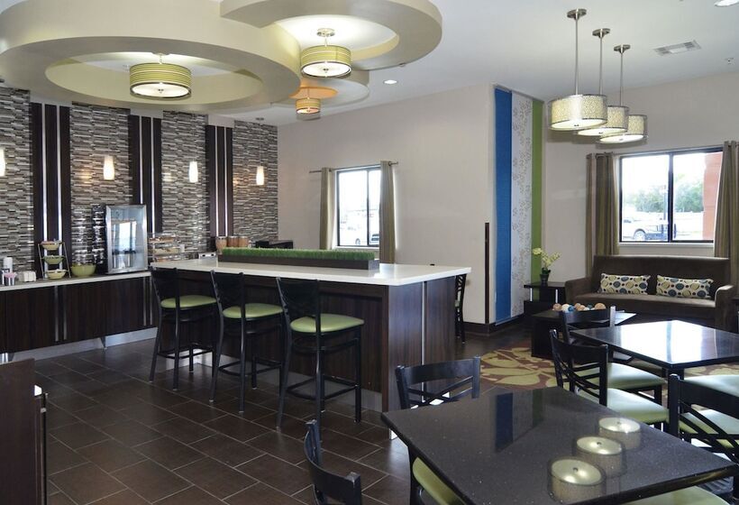 酒店 Quality Inn & Suites Kenedy  Karnes City