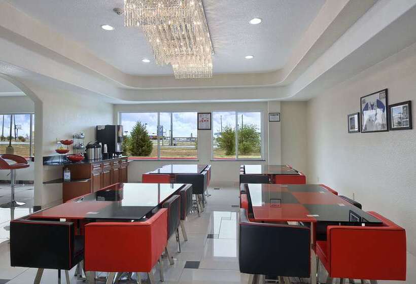 فندق Ramada By Wyndham South Waco