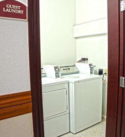 فندق Ramada By Wyndham South Waco