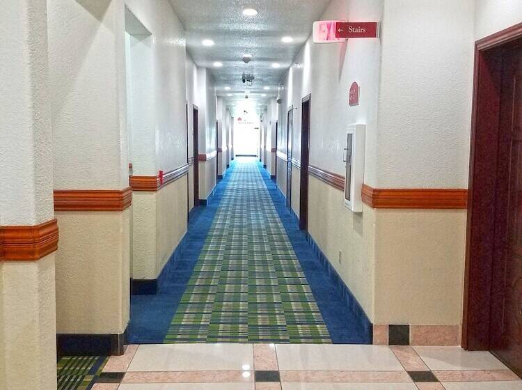 فندق Ramada By Wyndham South Waco