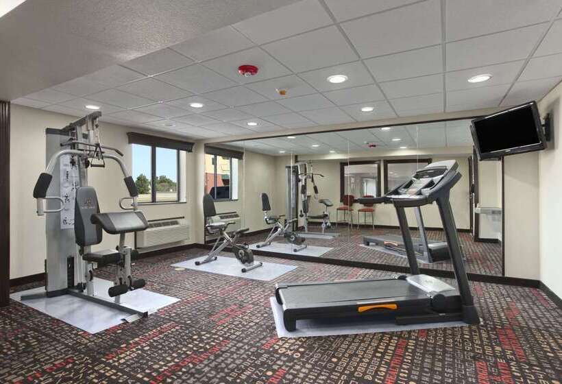 호텔 Ramada By Wyndham Tulsa