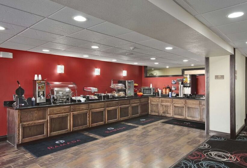 호텔 Ramada By Wyndham Tulsa