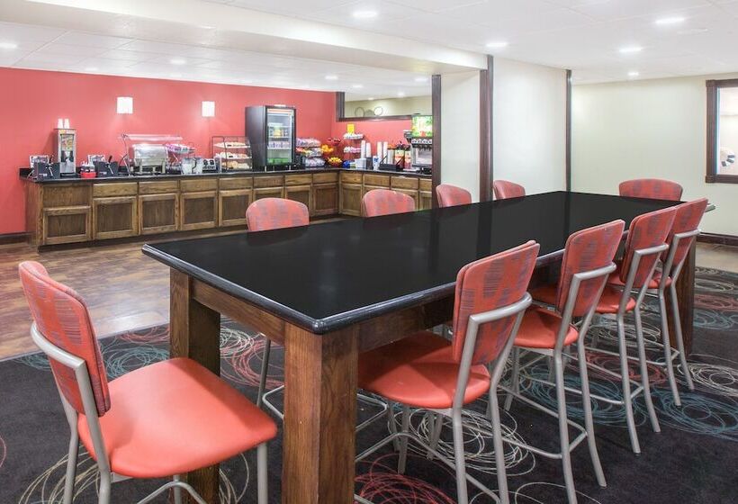 호텔 Ramada By Wyndham Tulsa