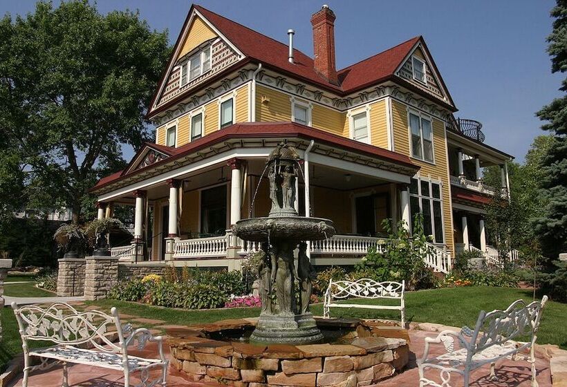 فندق Rivertown Inn