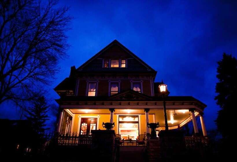 فندق Rivertown Inn