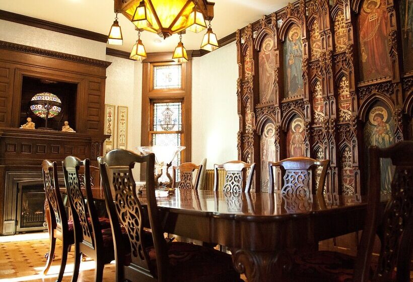 فندق Rivertown Inn