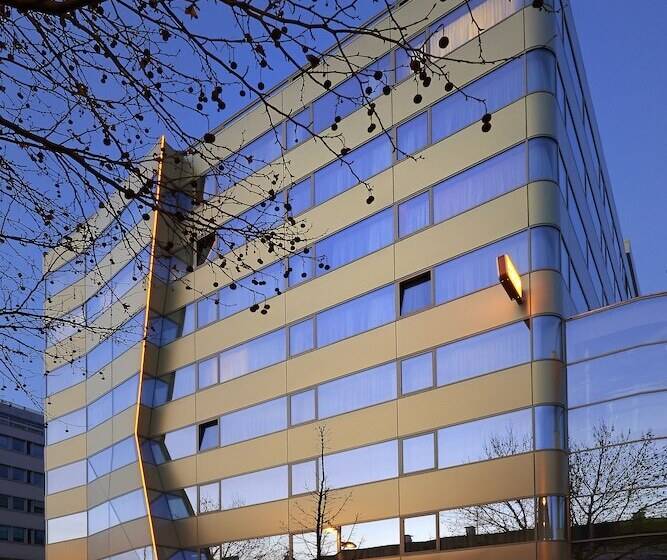 Simm S Hotel   Cityhotel Next To Metro U3