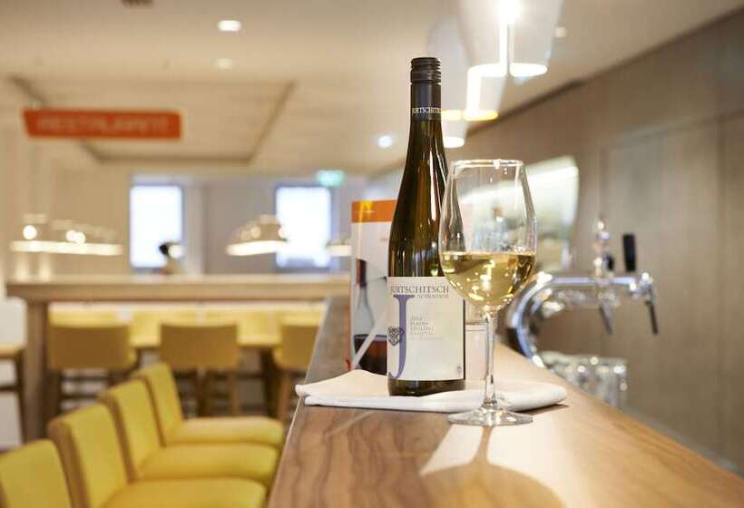 Simm S Hotel   Cityhotel Next To Metro U3