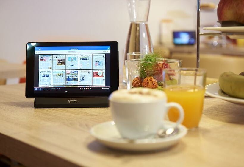 Simm S Hotel   Cityhotel Next To Metro U3