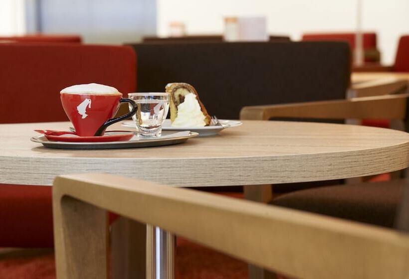 Simm S Hotel   Cityhotel Next To Metro U3