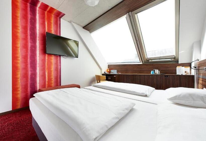 Simm S Hotel   Cityhotel Next To Metro U3