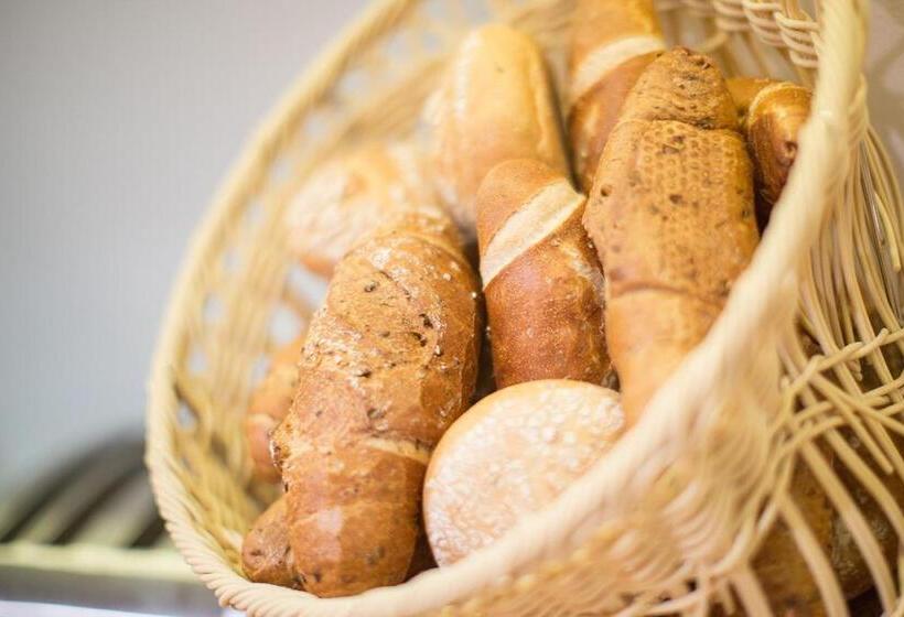 Simm S Hotel   Cityhotel Next To Metro U3