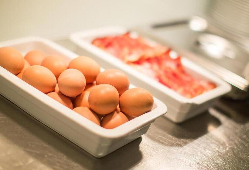 Simm S Hotel   Cityhotel Next To Metro U3