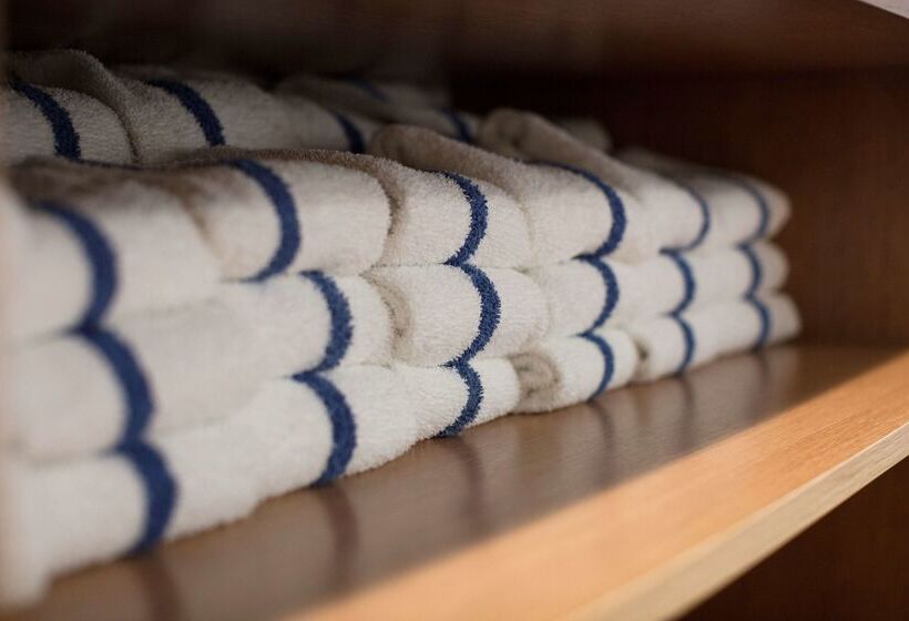 Отель Skyler Syracuse Tapestry Collection By Hilton