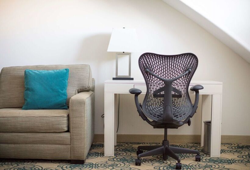 Отель Skyler Syracuse Tapestry Collection By Hilton