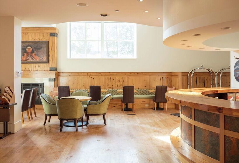 Отель Skyler Syracuse Tapestry Collection By Hilton