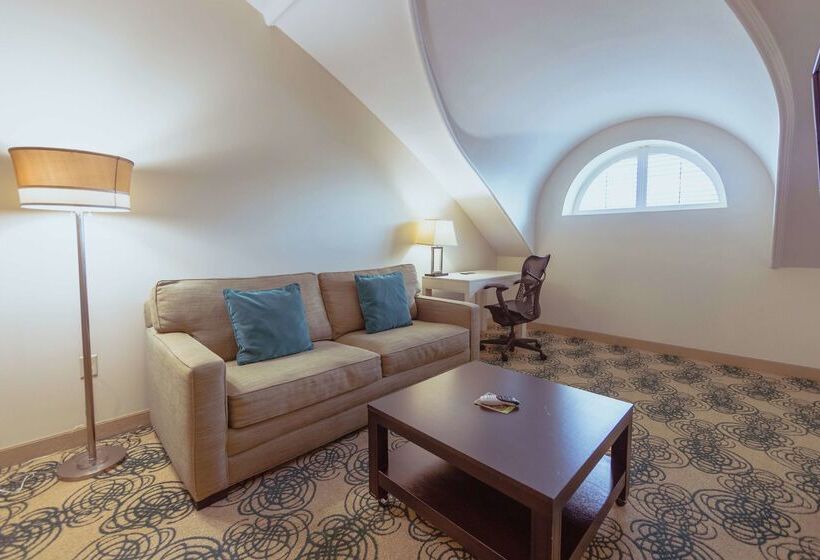 Отель Skyler Syracuse Tapestry Collection By Hilton