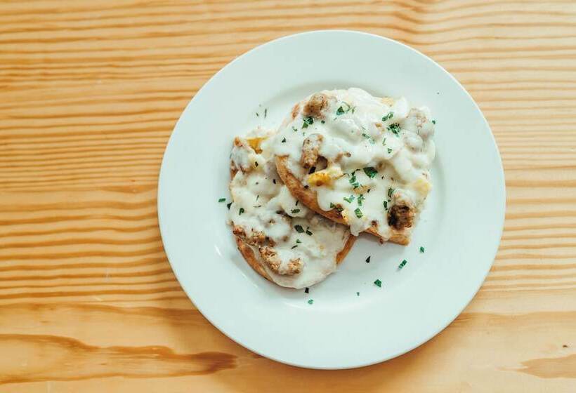 Отель Skyler Syracuse Tapestry Collection By Hilton