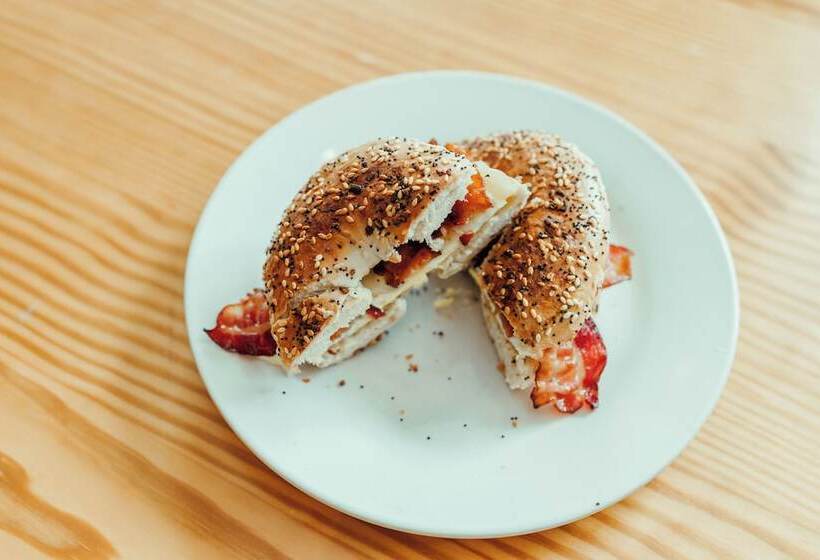 Отель Skyler Syracuse Tapestry Collection By Hilton