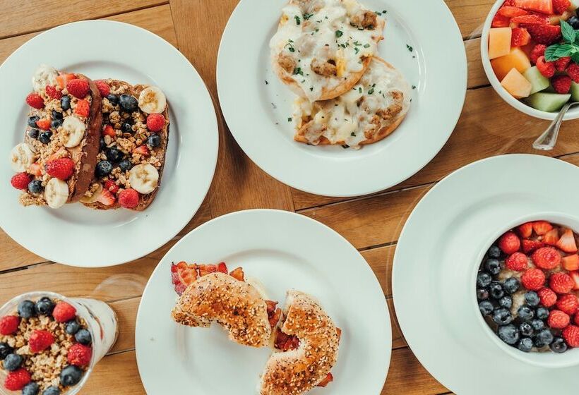 Отель Skyler Syracuse Tapestry Collection By Hilton