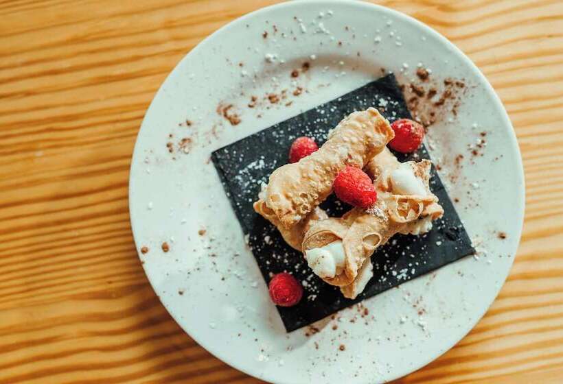 Отель Skyler Syracuse Tapestry Collection By Hilton