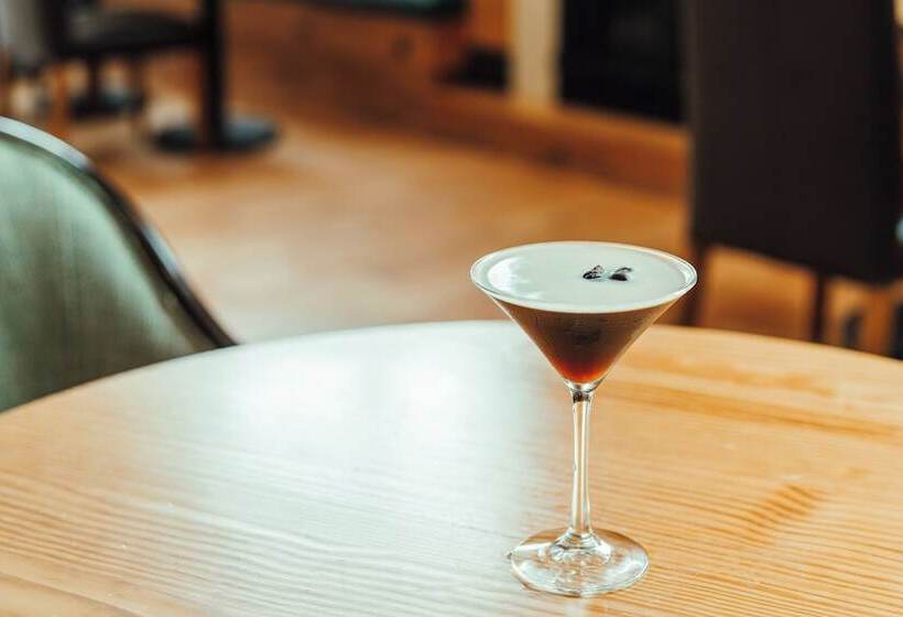 Отель Skyler Syracuse Tapestry Collection By Hilton