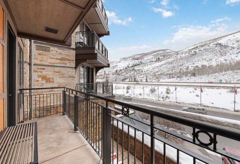 בית מלון כפרי Solaris Residences