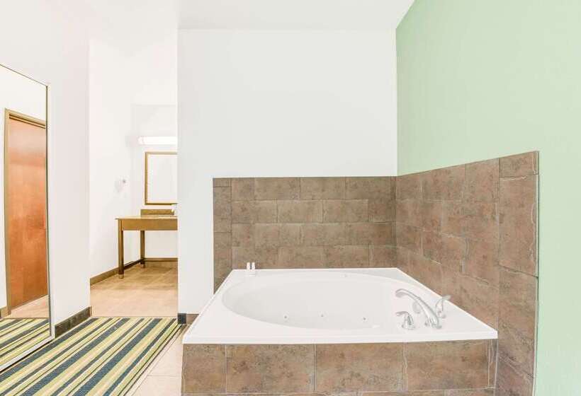 酒店 Super 8 By Wyndham Cotulla Tx